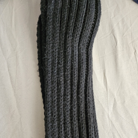 Cozy Ribbed Knit Scarf - Picture 2 of 2